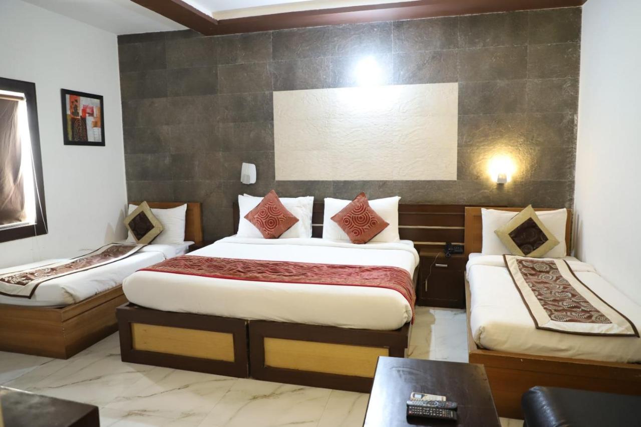 Hotel Tara Palace By Goyal Hoteliers Agra  Dış mekan fotoğraf
