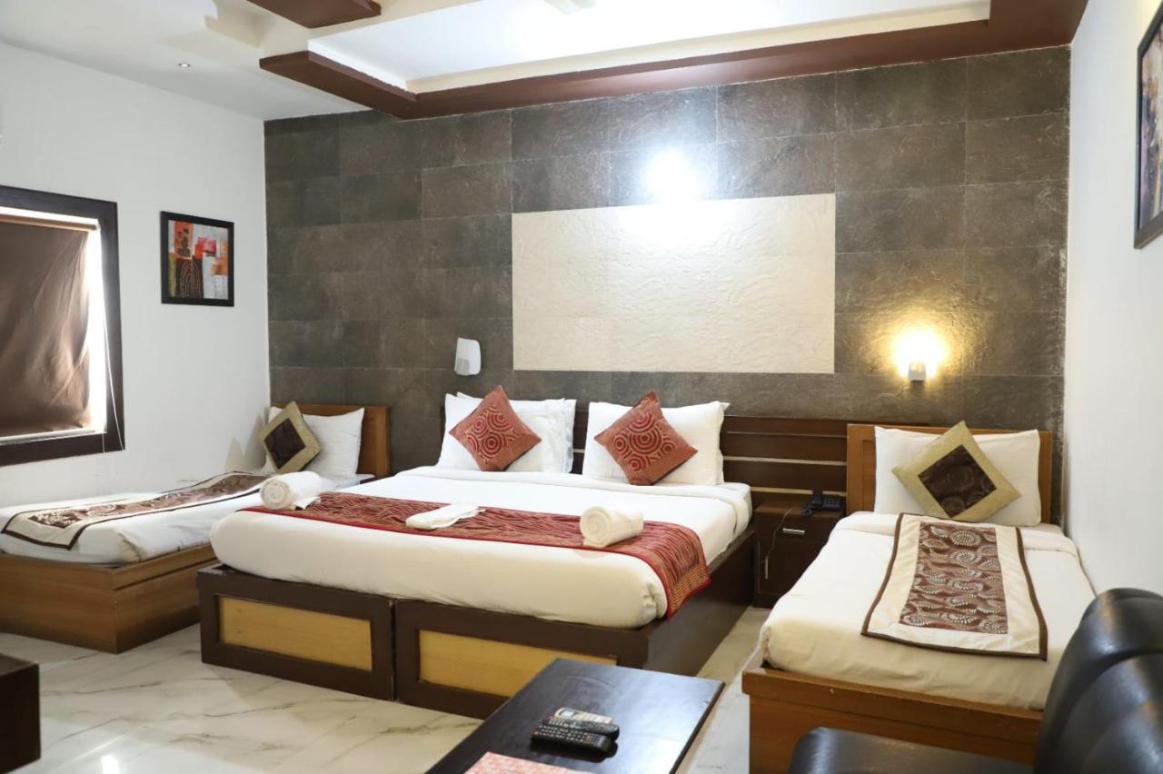 Hotel Tara Palace By Goyal Hoteliers Agra  Dış mekan fotoğraf